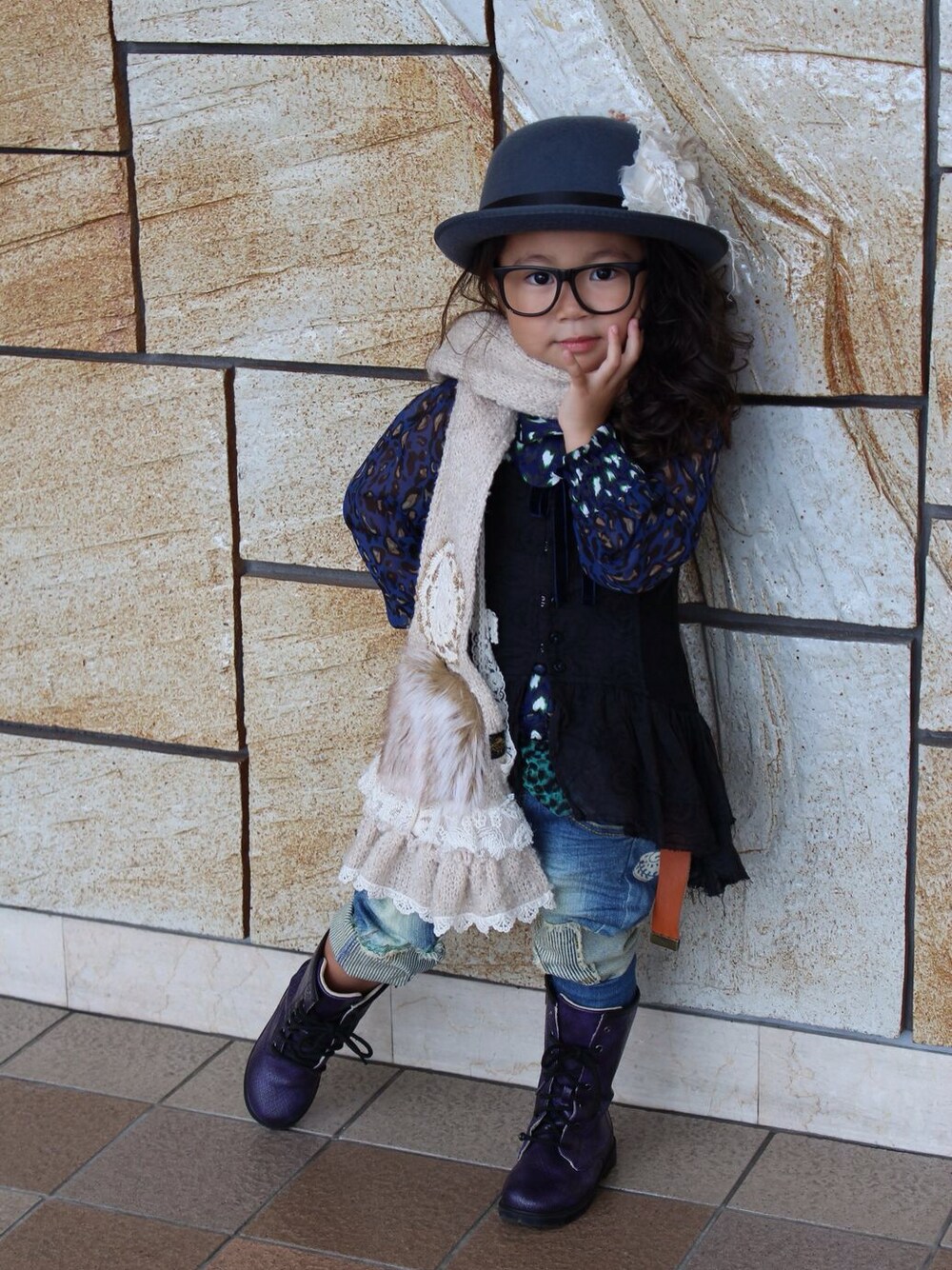 「BOOFOOWOOのロングパンツ（デニムパンツ）」を使った、ＣＨＩＩさん（レディース・100cm）の秋コーディネートの1枚目の写真