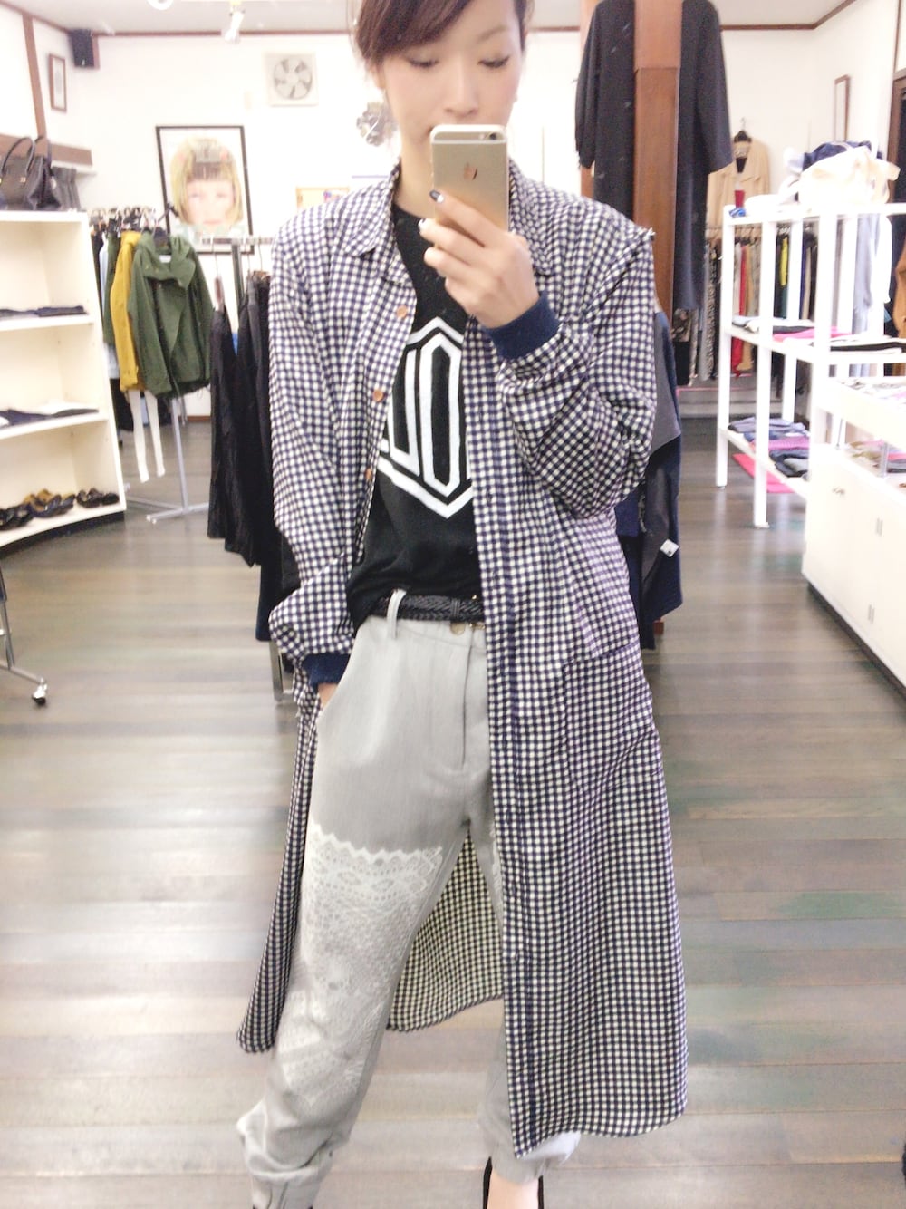 「VAIOUSのアイテム（シャツワンピース、ブルー系）」を使った、momoさん（レディース・162cm）の秋コーディネートの1枚目の写真