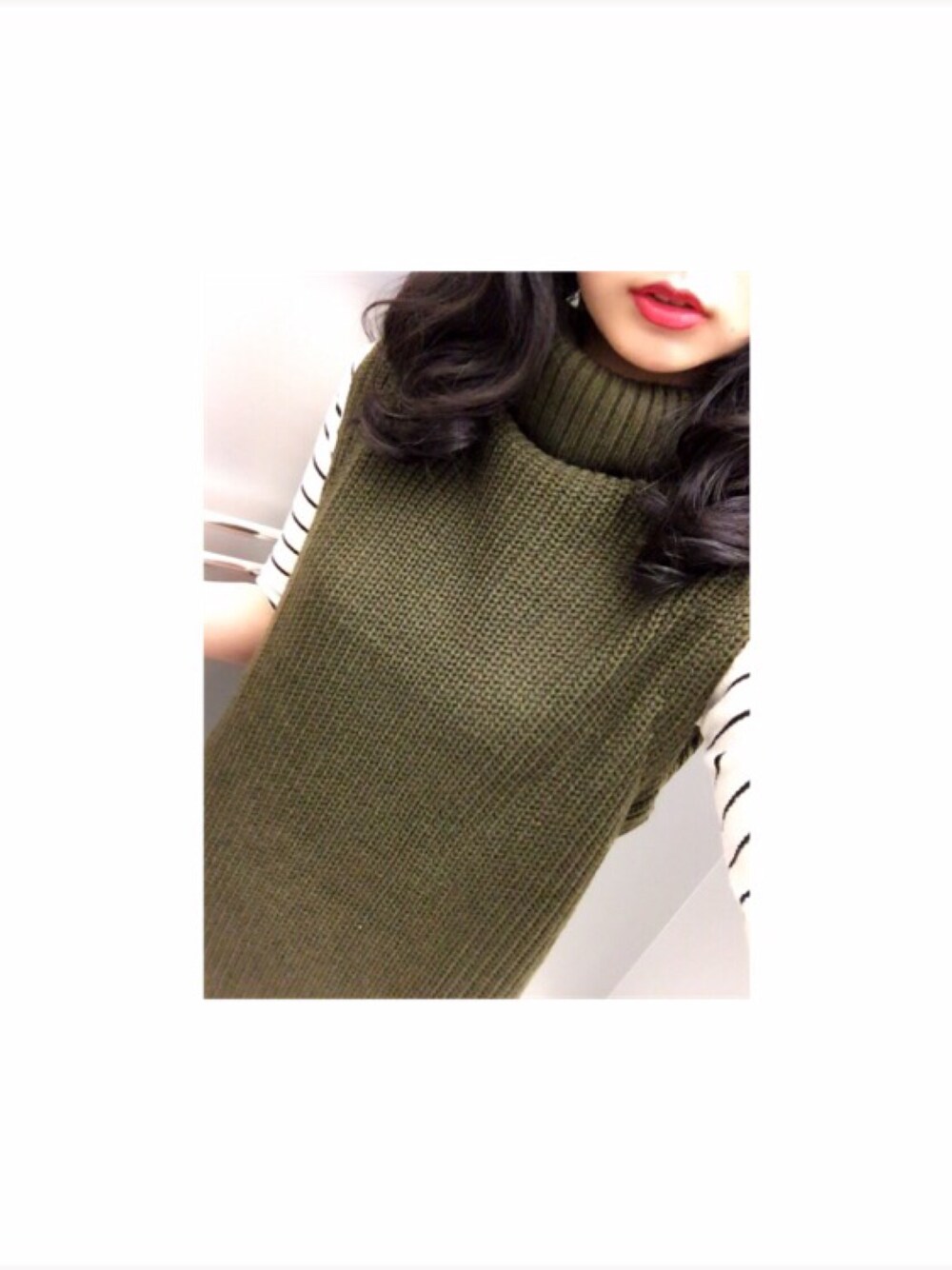 「カーキ、タートルネック」｜「w closetのアイテム（つなぎ/オールインワン、グリーン系）」を使った、mさん（レディース・156cm）の秋コーディネートの1枚目の写真