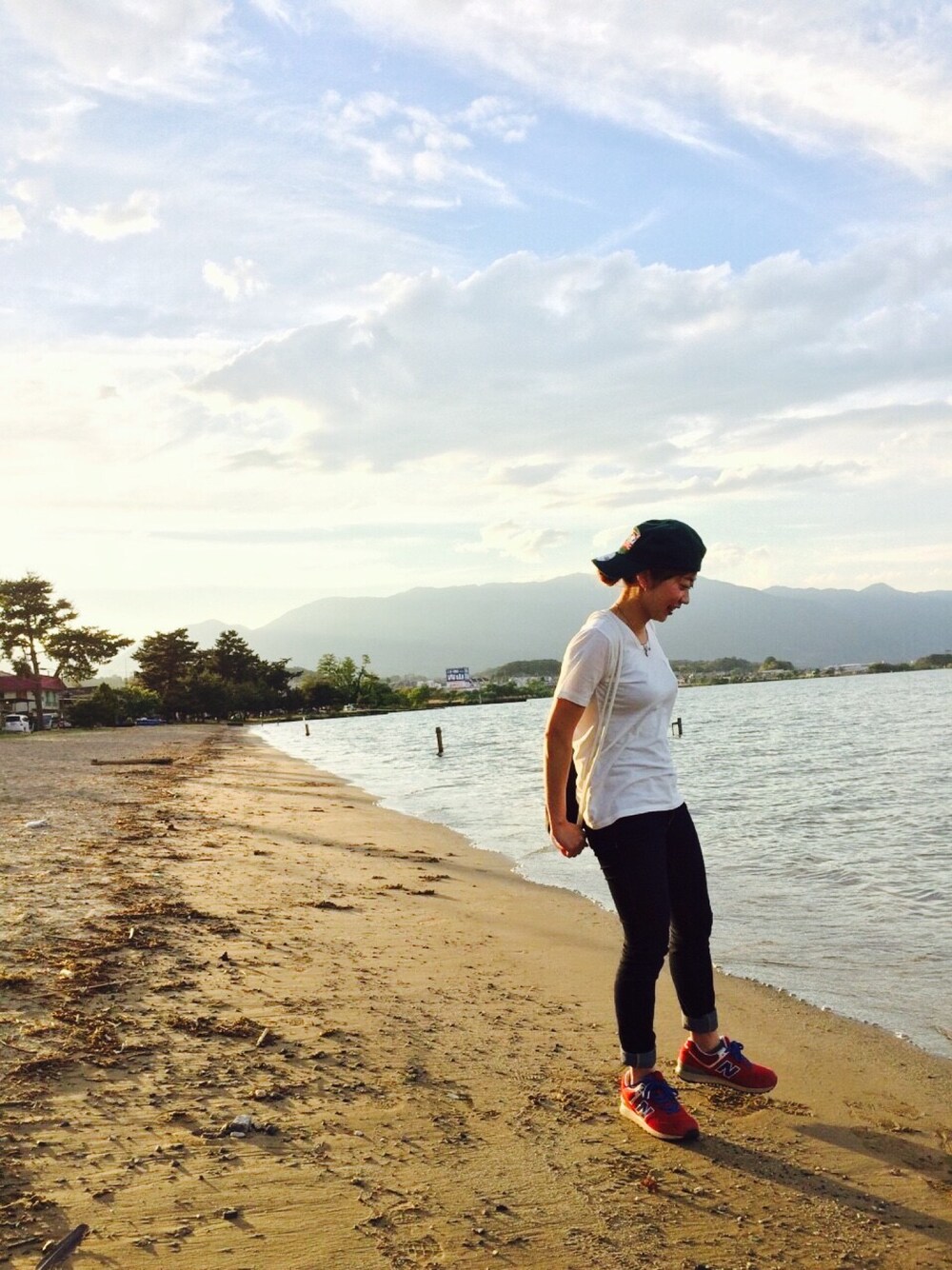 「NEW ERAのアイテム（キャップ、グリーン系）」を使った、sayakaさん（レディース・150cm）の春コーディネートの1枚目の写真