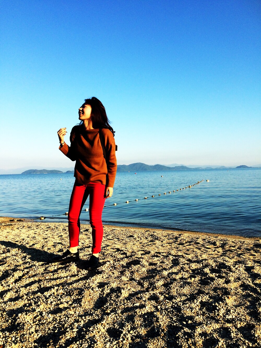 「琵琶湖#ランチ帰り」｜「earth music&ecologyのアイテム（ニット/セーター、ブラウン系）」を使った、sayakaさん（レディース・150cm）の秋コーディネートの1枚目の写真
