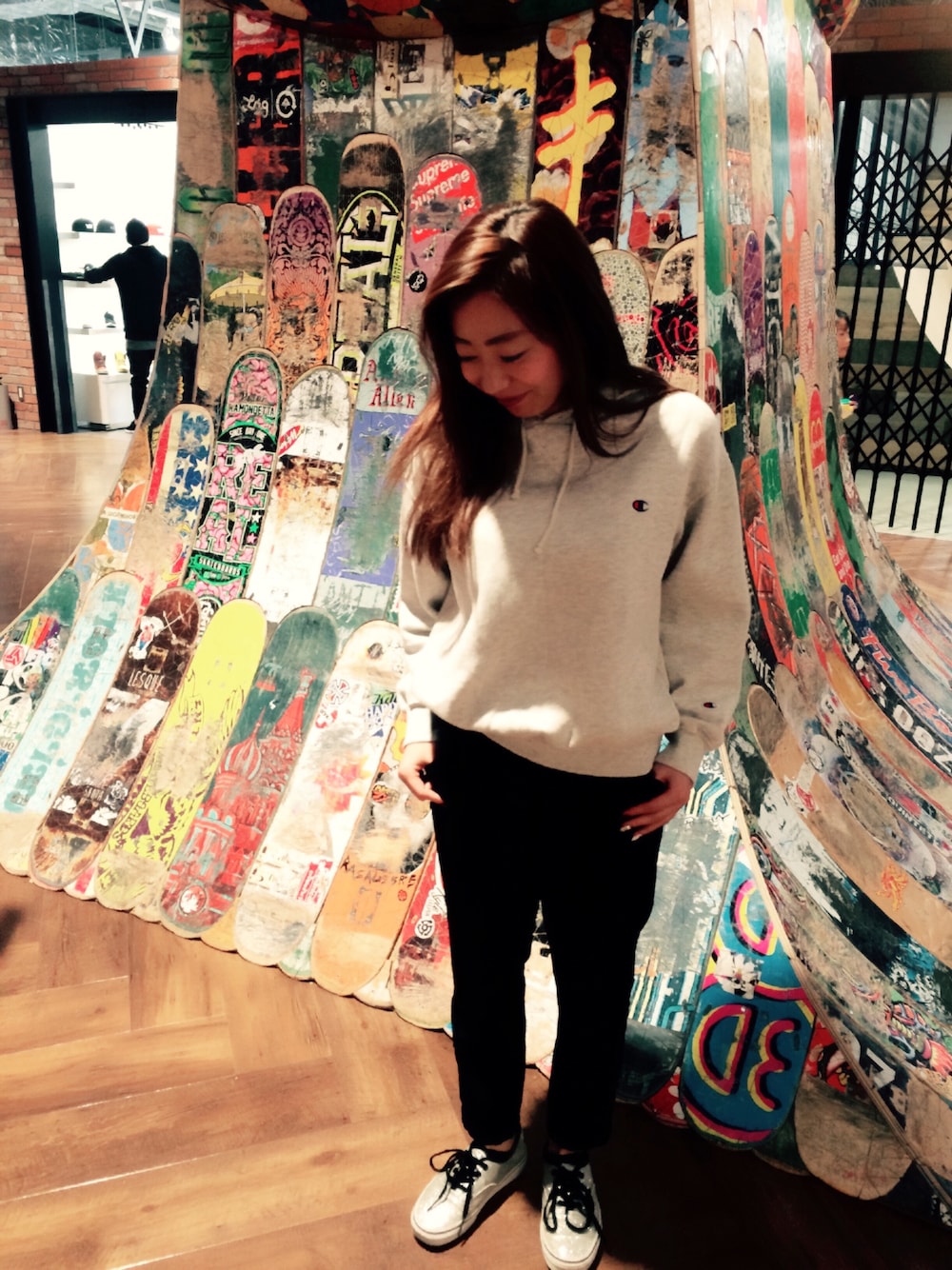 「VANSのVANS AUTHENTIC （スニーカー、シルバー系）」を使った、sayakaさん（レディース・150cm）の冬コーディネートの1枚目の写真