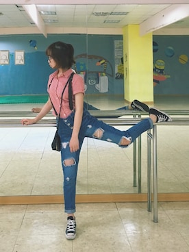 「CONVERSE（コンバース）のアイテム（シューズ、ブラック系）」を使った、Kyyyyyylinさん（レディース・162cm）の春コーディネート