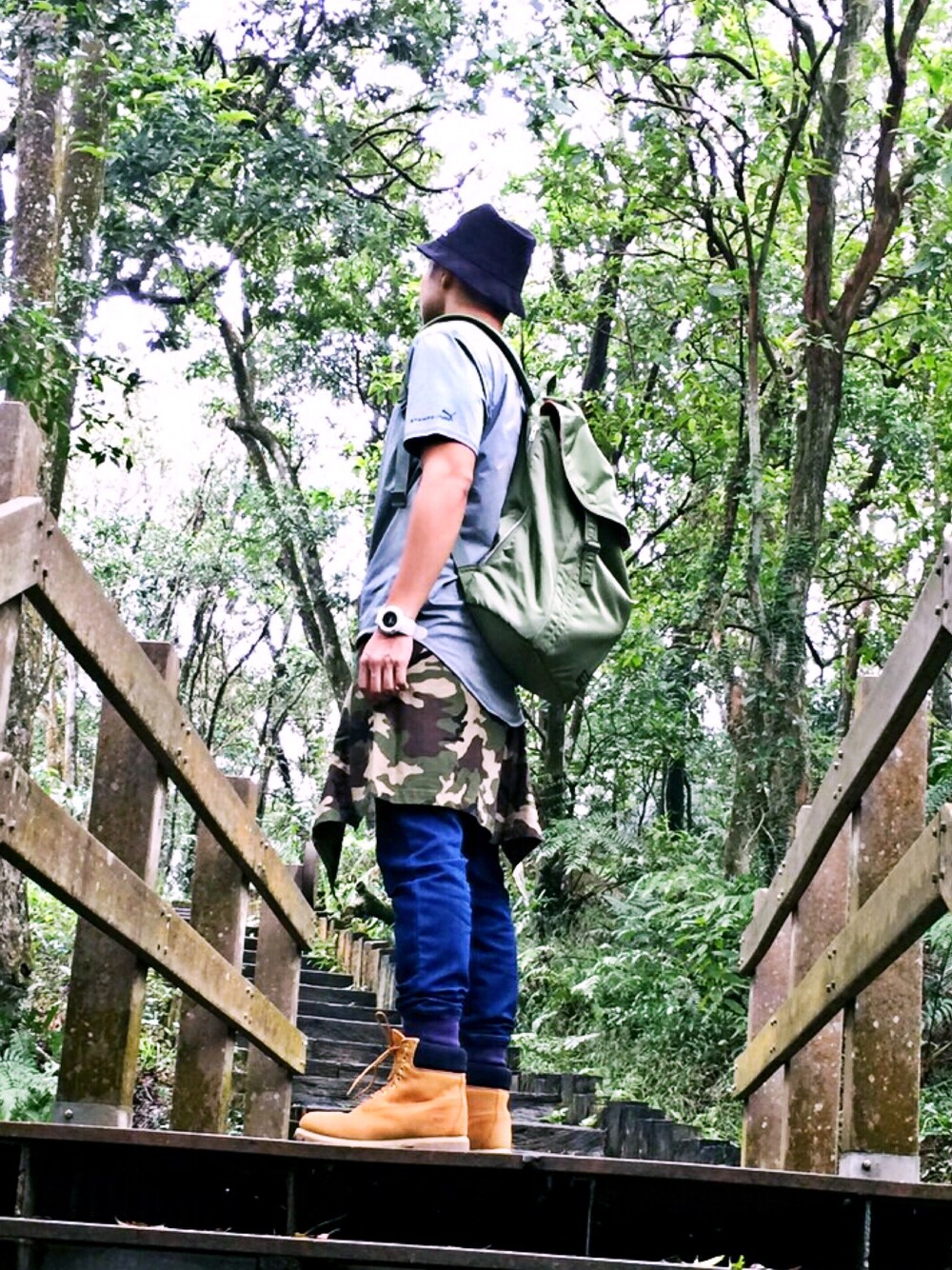 「PORTERのStussy x Porter Rucksack（バックパック/リュック、ブラック系）」を使った、Arronさん（メンズ・175cm）の秋コーディネートの1枚目の写真