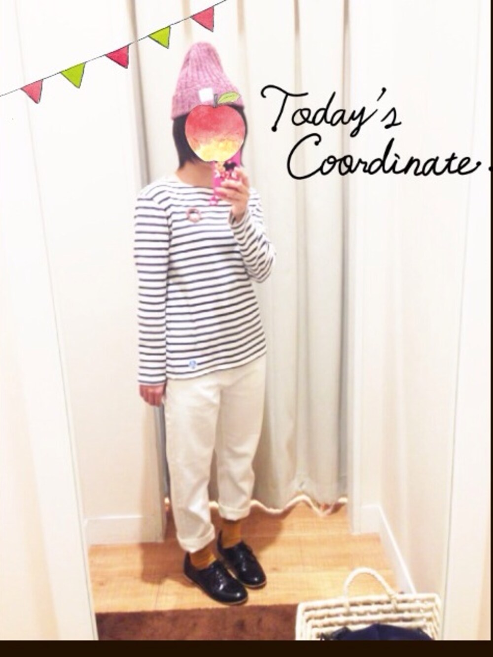 「小菅幸子、ブローチ、白パンツ、ボーダー、オーシバル、ニット帽、からし色、くつした、秋のコーデ」｜「GLOBAL WORKのニット帽（ニットキャップ/ビーニー、レッド系）」を使った、Tukino〇゜＊さん（レディース・147cm）の秋コーディネートの1枚目の写真
