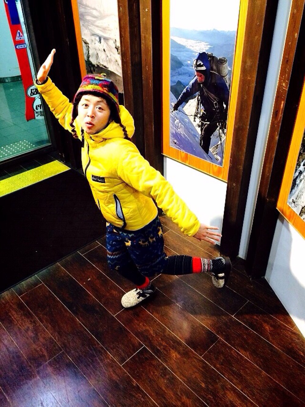 「WILD THINGSのWILD THINGS(ワイルドシングス)  Hooded Primaloft Jacket Women's  (575)（ダウンジャケット/コート、イエロー系）」を使った、Ai さん（レディース・152cm）の冬コーディネートの1枚目の写真