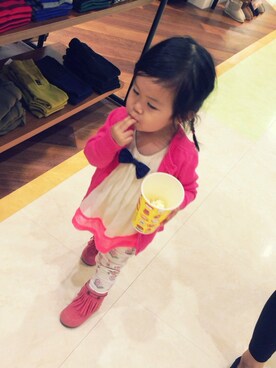 「petit main（プティマイン）のアイテム（その他パンツ、ホワイト系）」を使った、Kさん（キッズ）の秋コーディネート