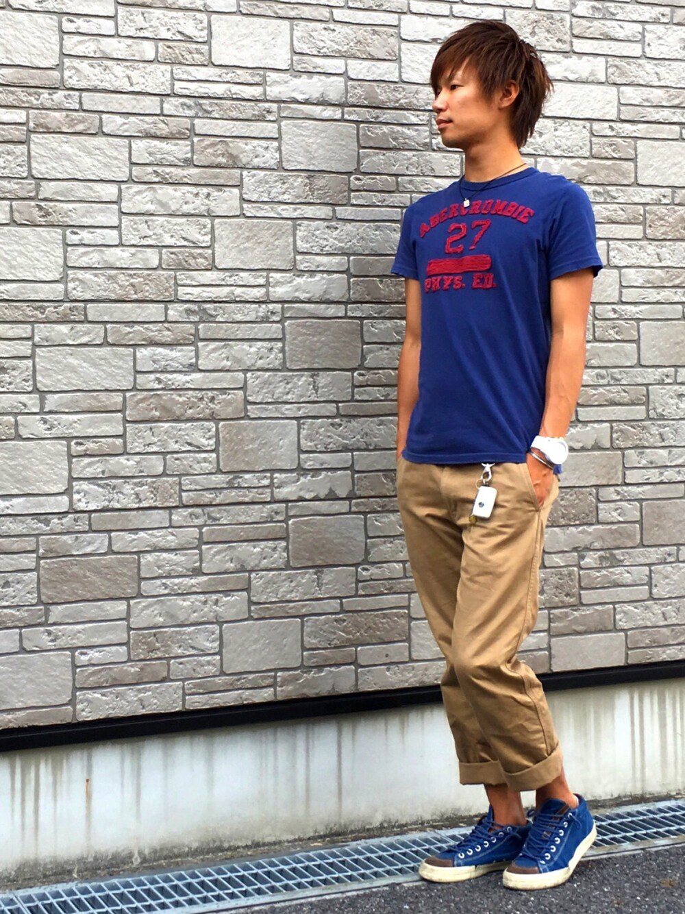 「シンプル、Tシャツ、チノパン、スニーカー、ロールアップ、アメカジ」｜「Lonoのアイテム（ネックレス、シルバー系）」を使った、Ryu--taさん（メンズ・183cm）の秋コーディネートの1枚目の写真