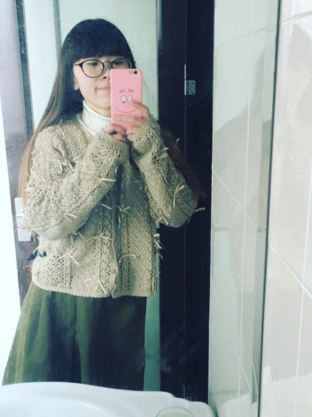 「VINTAGEのアイテム（ニット/セーター、ベージュ系）」を使った、HEY-baobaoさん（レディース・157cm）の冬コーディネートの1枚目の写真