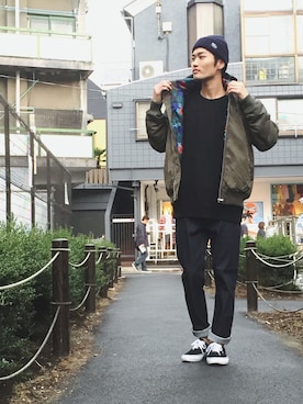 「カーキアウター」｜「アイテム（ナイロンジャケット）」を使った、つるマンさん（メンズ・174cm）の秋コーディネート