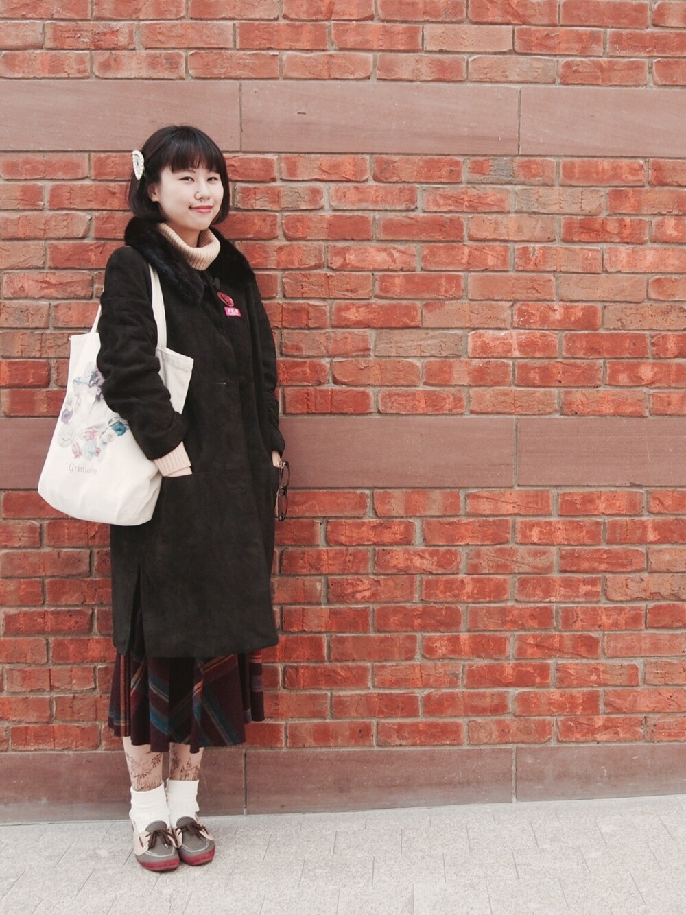 「古着、コート、茶色、アウター、ボブ、シアタープロダクツ(THEATRE PRODUCTS)、グリモワール」｜「古着のアイテム（その他アウター、ブラウン系）」を使った、Cocoさん（レディース・164cm）の冬コーディネートの1枚目の写真