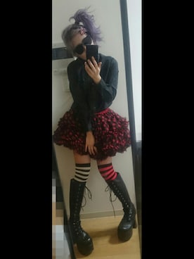 「HELL CAT PUNKS（ヘルキャットパンクス）のアイテム（スカート）」を使った、yumi さん（レディース・157cm）の冬コーディネート