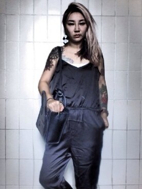 「MONKI（モンキ）のアイテム（ハンドバッグ）」を使った、Codybabeさん（レディース・160cm）の夏コーディネート