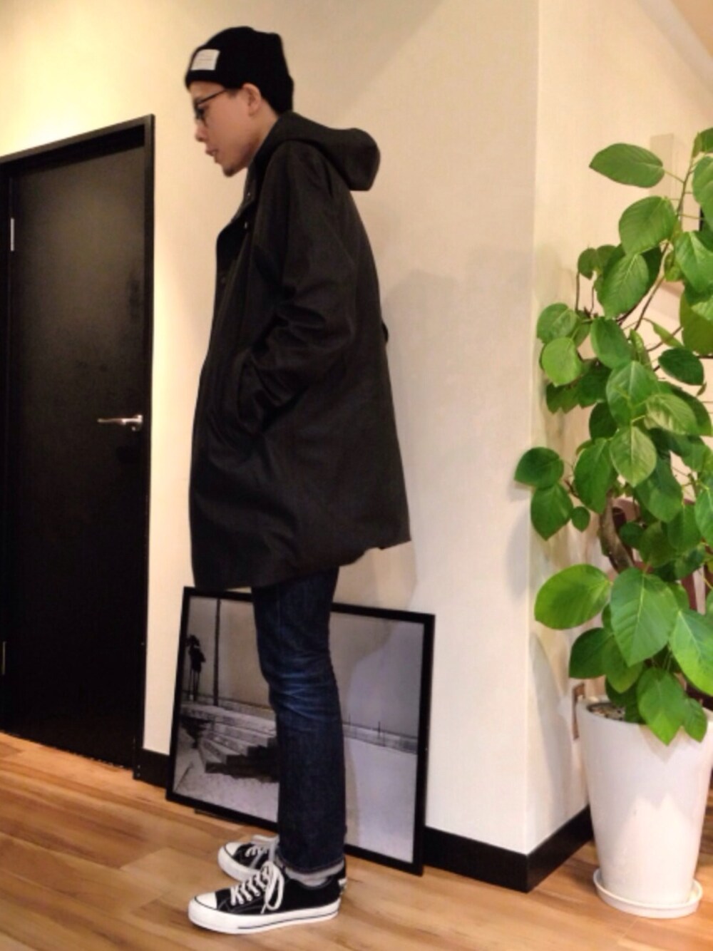 「stutterheim、ストゥッテルハイム、レインコート、チャックテイラー、コンバース」｜「StutterheimのStutterheim（ストゥッテルハイム)レインコート（その他アウター、ブルー系）」を使った、junya_mochizukiさん（メンズ・177cm）の秋コーディネートの1枚目の写真