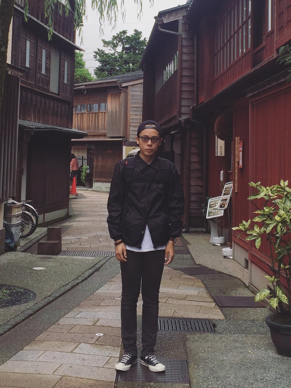 「N.HOOLYWOOD、COMME des GARCONS、converse、デニム、コーチジャケット」｜「COMME des GARCONSのアイテム（ナイロンジャケット、ブルー系）」を使った、junya_mochizukiさん（メンズ・177cm）の秋コーディネートの1枚目の写真