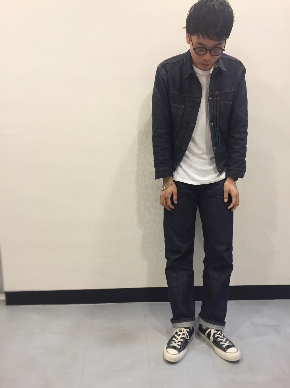 「Martin Margiela、STABILIZER GNZ、N.HOOLYWOOD、Hanes、converse」｜「LAWRENCE JENKINのアイテム（メガネ、ブラウン系）」を使った、junya_mochizukiさん（メンズ・177cm）の冬コーディネートの1枚目の写真