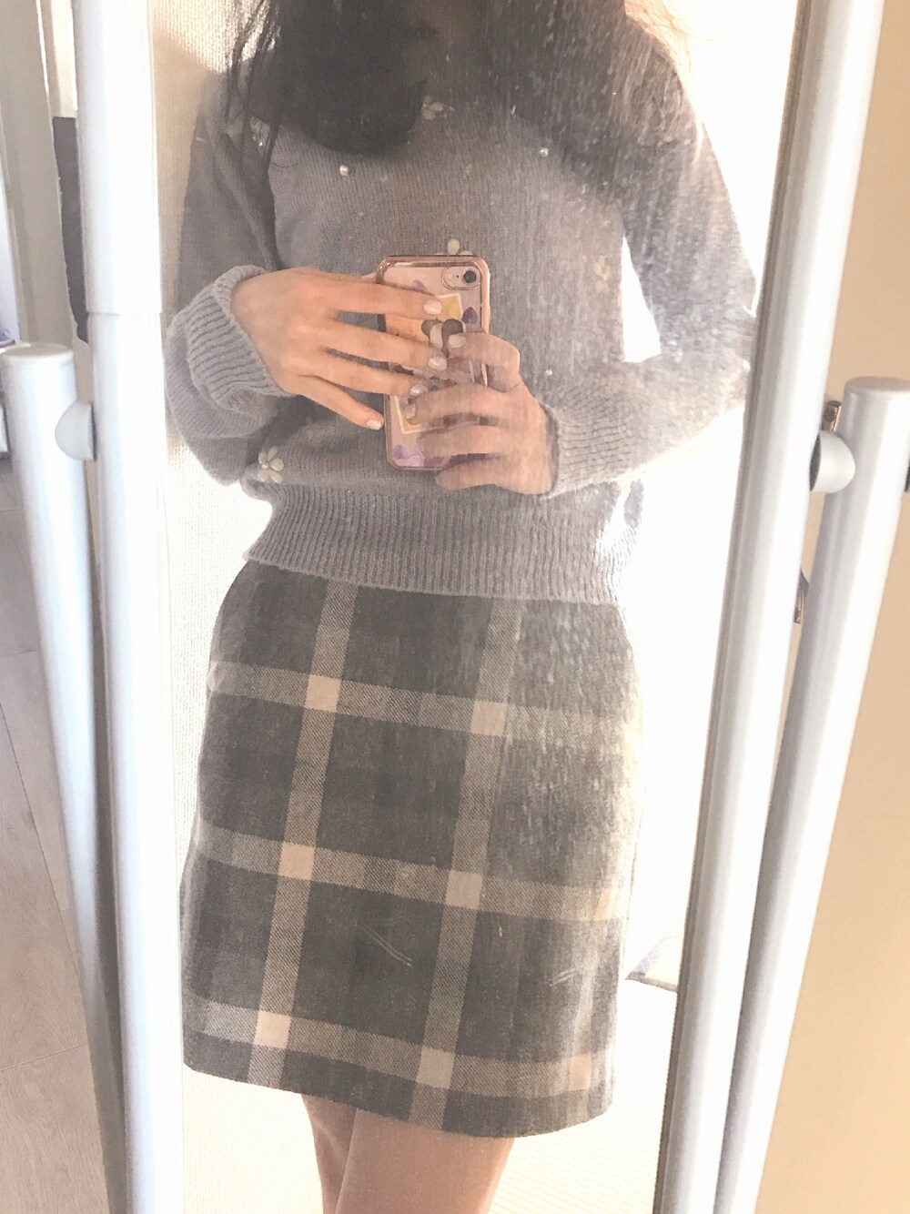 「UNIQLOのアイテム（スカート、グレー系）」を使った、Hさん（レディース・162cm）の冬コーディネートの1枚目の写真
