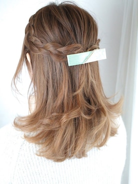 「アイテム（ヘアアクセサリー、グリーン系）」を使った、T&E Officialさん（レディース・160cm）の春コーディネート