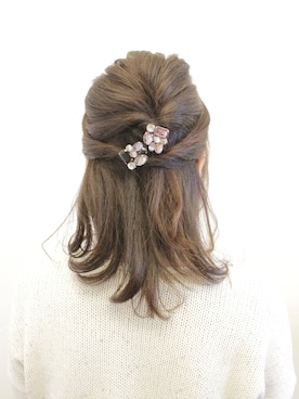 「アイテム（ヘアゴム）」を使った、T&E Officialさん（レディース・160cm）の春コーディネート