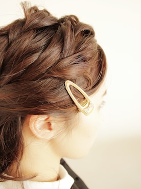 「アイテム（バレッタ/ヘアクリップ）」を使った、T&E Officialさん（レディース・160cm）の春コーディネート