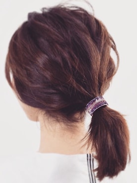 「アイテム（ヘアゴム）」を使った、T&E Officialさん（レディース・160cm）の春コーディネート