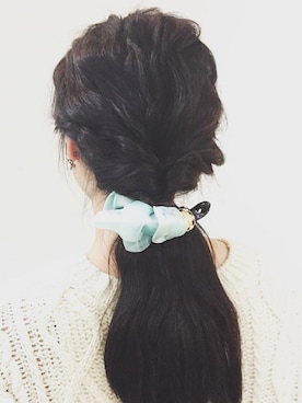 「アイテム（ヘアアクセサリー、ブルー系）」を使った、T&E Officialさん（レディース・160cm）の春コーディネート