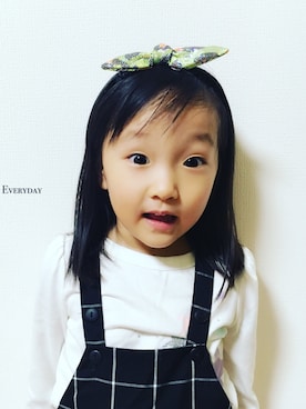 「アイテム（ヘアアクセサリー）」を使った、T&E Officialさん（キッズ・100cm）の秋コーディネート