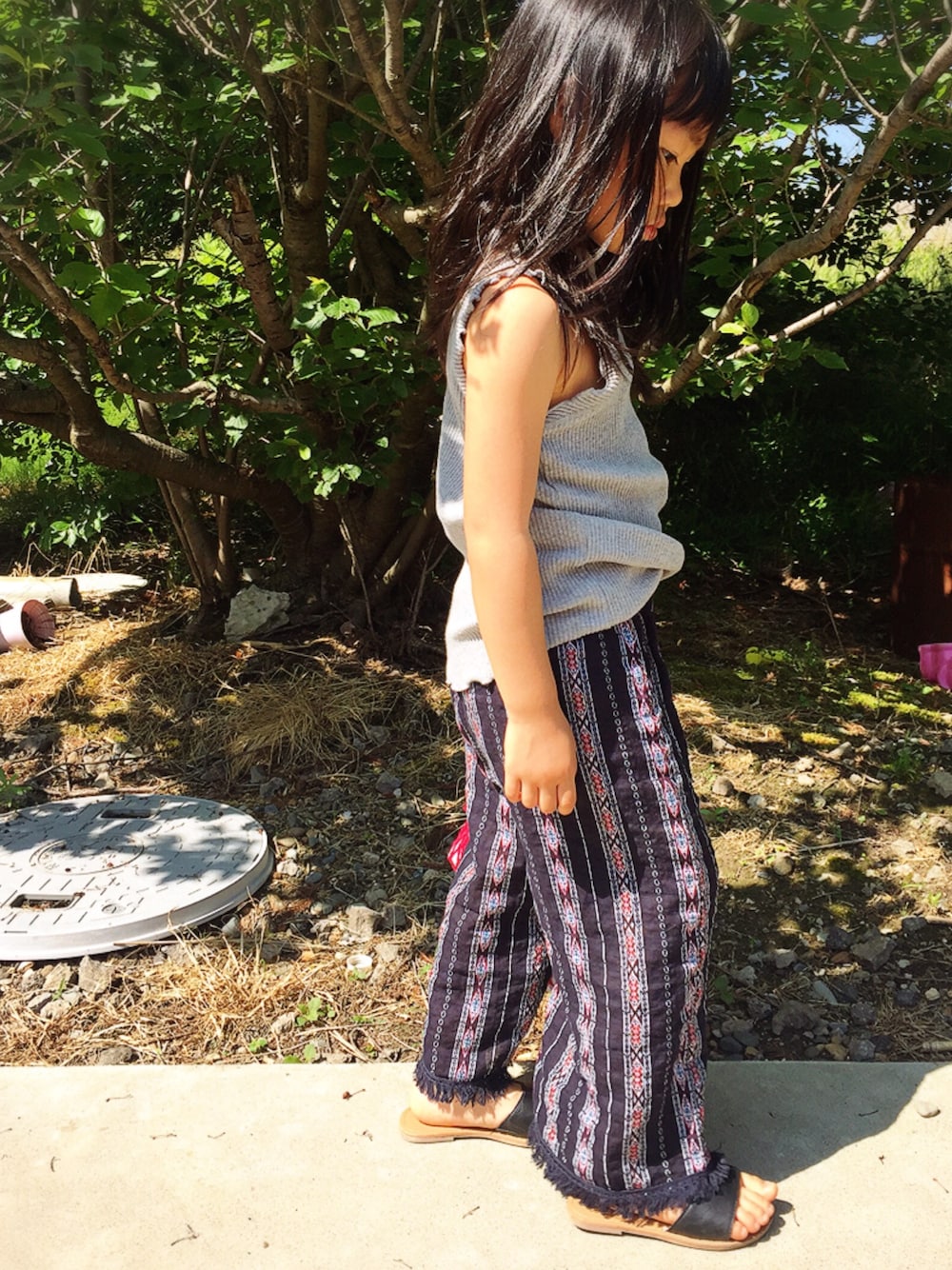 「シンプルコーデ、4歳、韓国子供服、ネイティブ柄」｜「@mao_look_kidsのアイテム（ニット/セーター、グレー系）」を使った、R♡Rさん（キッズ・110cm）の春コーディネートの1枚目の写真