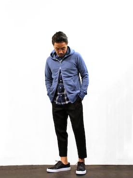 「KURO（クロ）のアイテム（パーカー）」を使った、VANKERCLOSETさん（メンズ・165cm）の秋コーディネート
