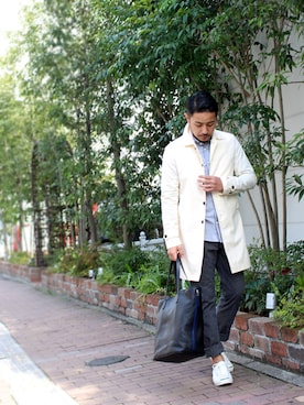 「白いスニーカー」｜「アイテム（ステンカラーコート）」を使った、VANKERCLOSETさん（メンズ・165cm）の春コーディネート