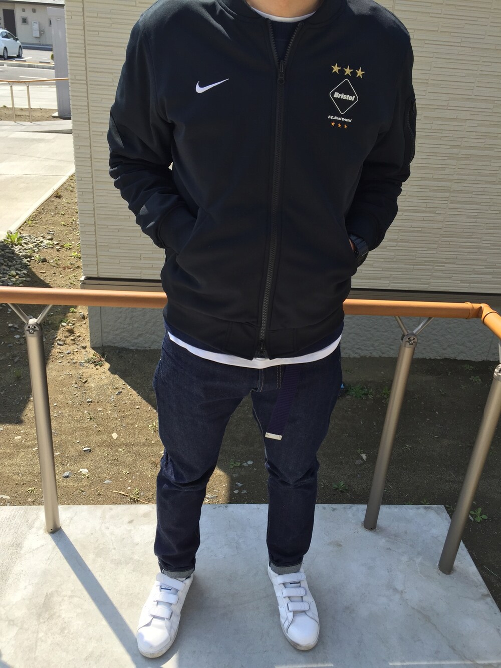 「F.C.R.B.のアイテム（ジャージ、ブラック系）」を使った、ヨロさん（メンズ・169cm）の春コーディネートの1枚目の写真