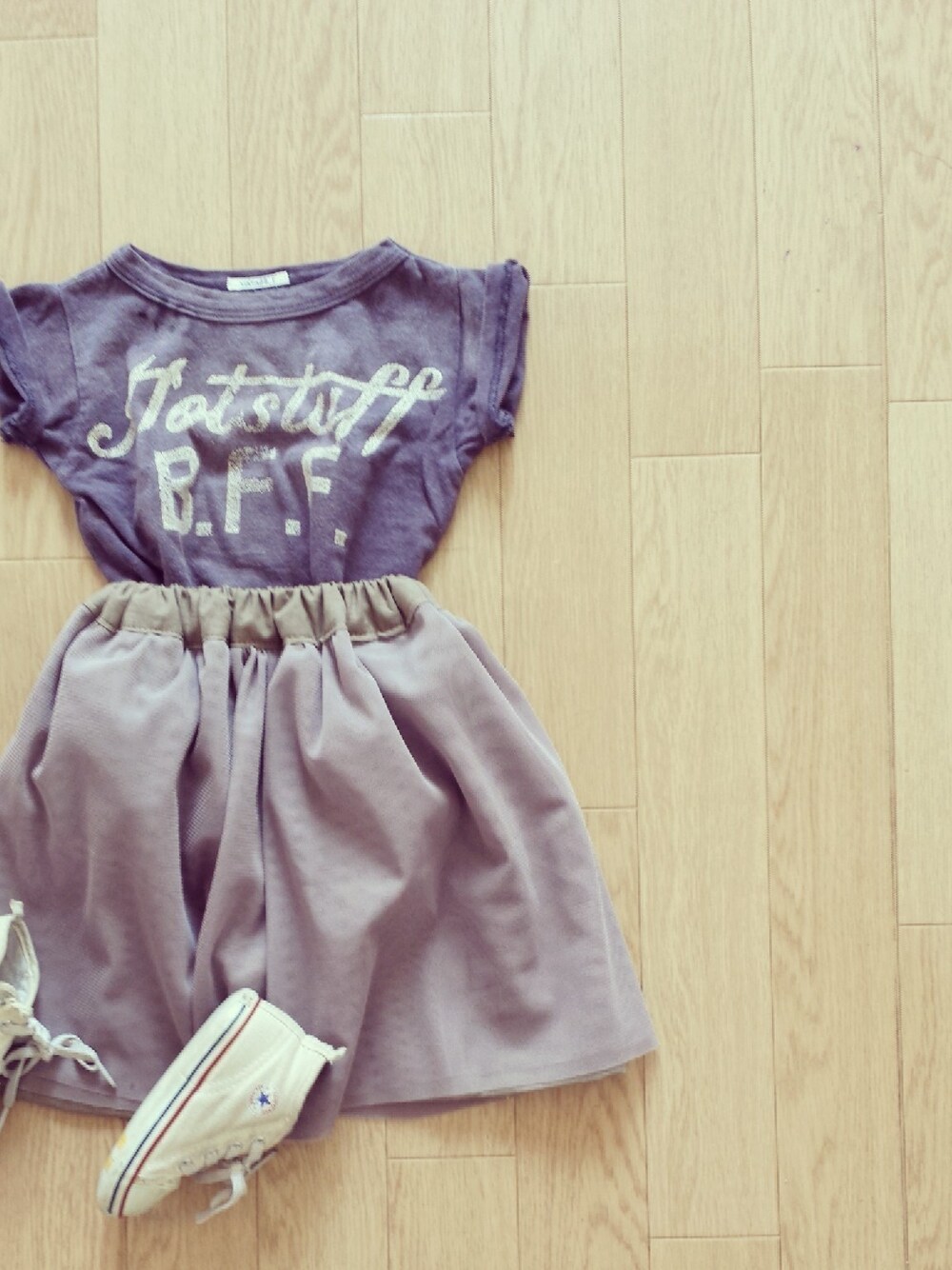 「コンバース、kids、ハンドメイド、Tシャツスタイル、チュチュ、DENIM DUNGAREE」｜「NANO universeのCONVERSE(コンバース)/ CHILD ALLSTAR（スニーカー、ホワイト系）」を使った、△▲△▲△さん（キッズ・90cm）の冬コーディネートの1枚目の写真