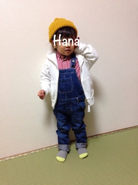 「白パーカー」｜「アイテム（サロペット/オーバーオール）」を使った、Hanaさん（キッズ・90cm）の秋コーディネート