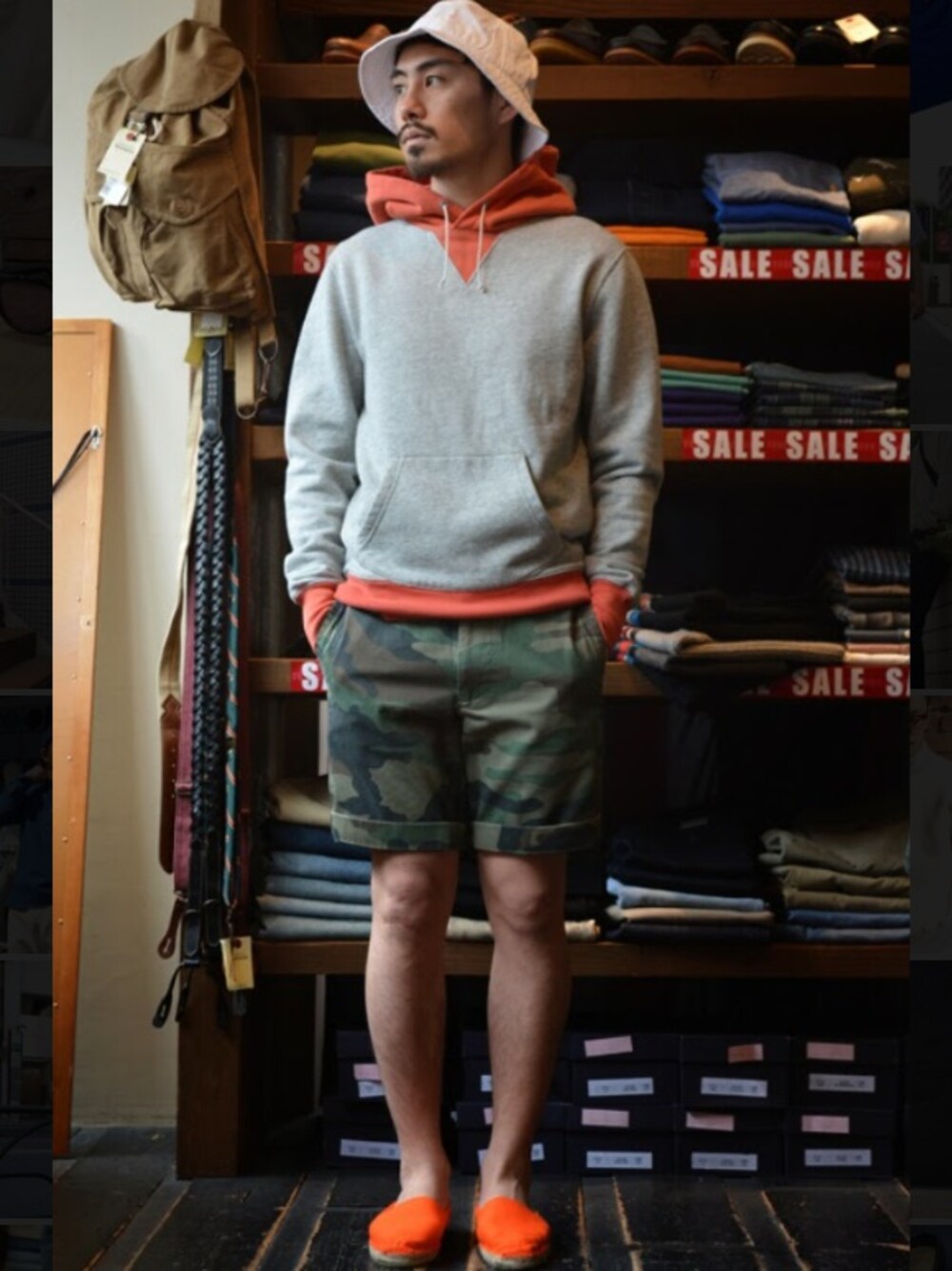 「スケータースタイル、わたしのお母さん、RAWDRIP2nd」｜「POLO RALPH LAURENのBUCKET HAT（ハット、ホワイト系）」を使った、RAWDRIP2ndさん（メンズ・170cm）の春コーディネートの1枚目の写真