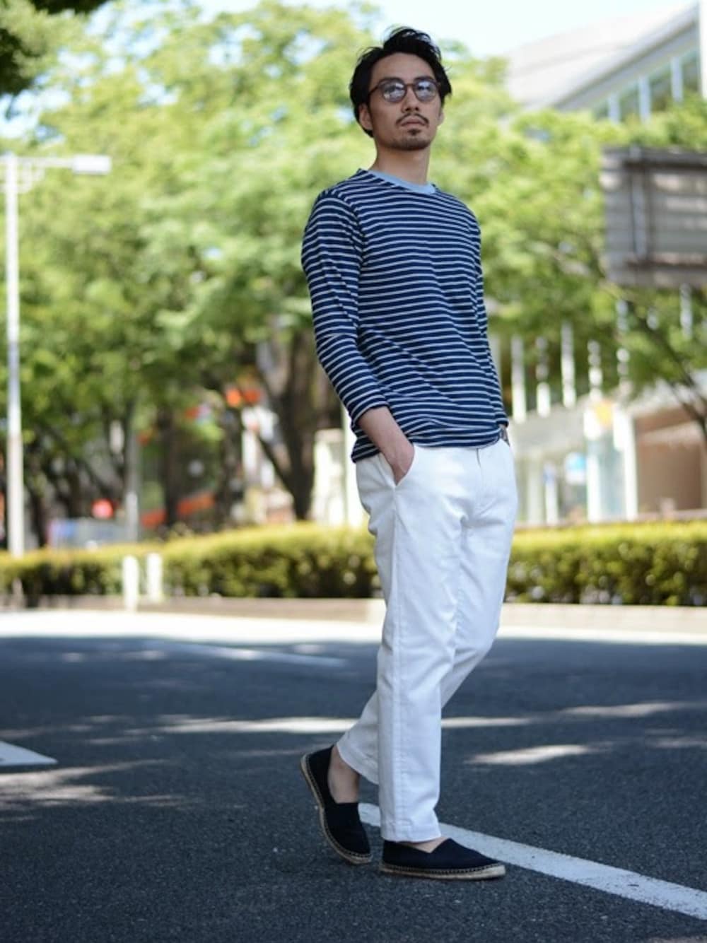 「ボーダー、ホワイトパンツ、エスパドリーユ、RAWDRIP2nd」｜「APOLIS L/S COTTON NAUTICAL TEE （Tシャツ/カットソー、ブルー系）」を使った、RAWDRIP2ndさん（メンズ・170cm）の夏コーディネートの1枚目の写真