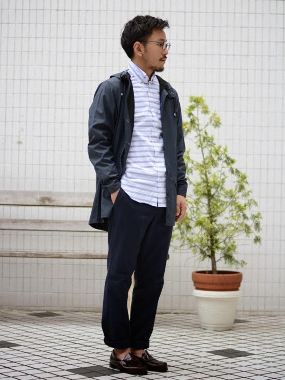 「ローファー、ナイロンジャケット、レインコート、RAWDRIP2nd」｜「RAINSのRAINS WATERPROOF JACKET（ナイロンジャケット、ブラック系）」を使った、RAWDRIP2ndさん（メンズ・170cm）の夏コーディネートの1枚目の写真