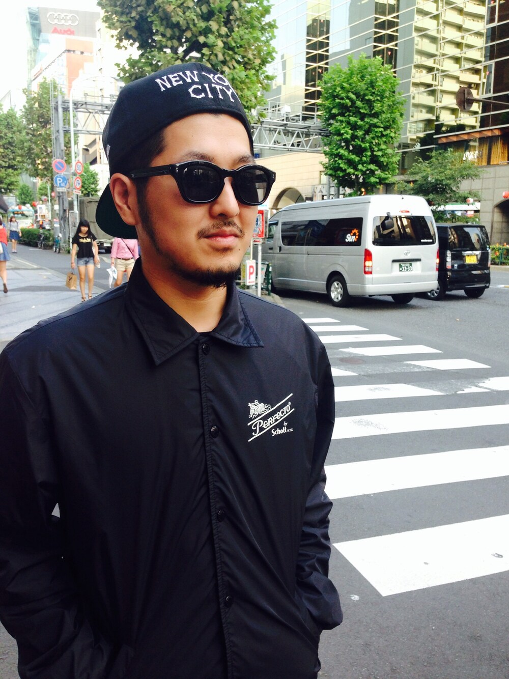 「ニューエラ、ショット、NEWERA、SCHOTT、サングラス、コーチジャケット」｜「schottのアイテム（キャップ、ブラック系）」を使った、omata takayaさん（メンズ・171cm）の秋コーディネートの1枚目の写真