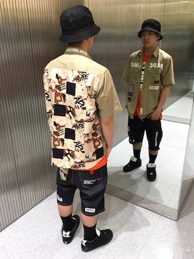 「AAPE BY A BATHING APE（エーエイプバイアベイシングエイプ）のアイテム（パンツ）」を使った、山本雄也さん（メンズ・165cm）の夏コーディネート