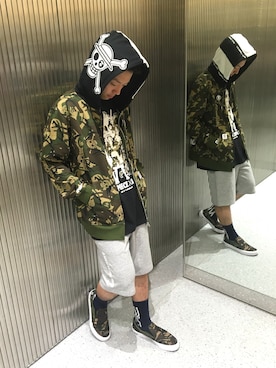 「AAPE BY A BATHING APE（エーエイプバイアベイシングエイプ）のアイテム（パンツ）」を使った、山本雄也さん（メンズ・165cm）の夏コーディネート