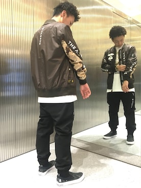 「AAPE BY A BATHING APE（エーエイプバイアベイシングエイプ）のアイテム（パンツ）」を使った、山本雄也さん（メンズ・165cm）の秋コーディネート