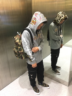 「AAPE BY A BATHING APE（エーエイプバイアベイシングエイプ）のアイテム（パンツ）」を使った、山本雄也さん（メンズ・165cm）の秋コーディネート