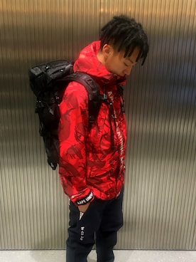 「AAPE BY A BATHING APE（エーエイプバイアベイシングエイプ）のアイテム（パンツ）」を使った、山本雄也さん（メンズ・165cm）の秋コーディネート