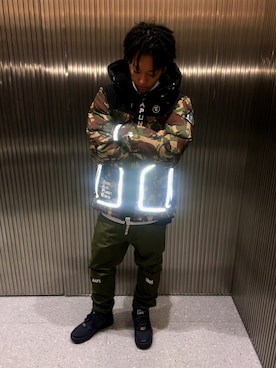 「AAPE BY A BATHING APE（エーエイプバイアベイシングエイプ）のアイテム（パンツ）」を使った、山本雄也さん（メンズ・165cm）の秋コーディネート