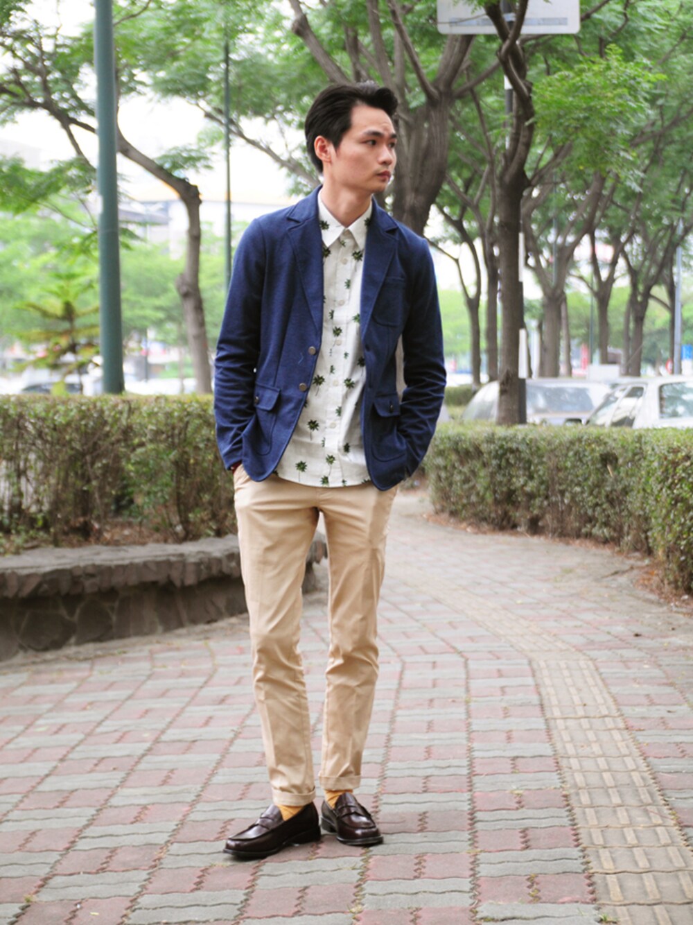 「plain-me、radiant」｜「plain-meのSWJ1201-針織棉質釦飾西裝外套（スーツジャケット、ブルー系）」を使った、plain-me_tcさん（メンズ・172cm）の春コーディネートの1枚目の写真