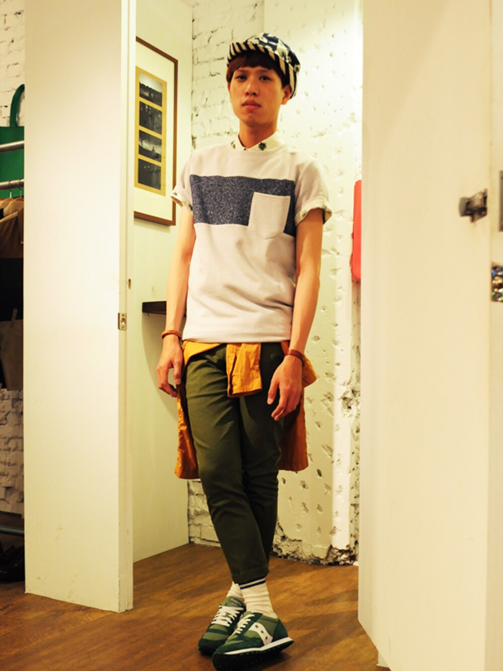 「saucony、plain-me、radiant、 THE SUPERIOR LABOR」｜「RadiantのOpen Collared Shirt in Hawaiian Pattern（シャツ/ブラウス、ベージュ系）」を使った、plain-me_tcさん（メンズ・178cm）の夏コーディネートの1枚目の写真