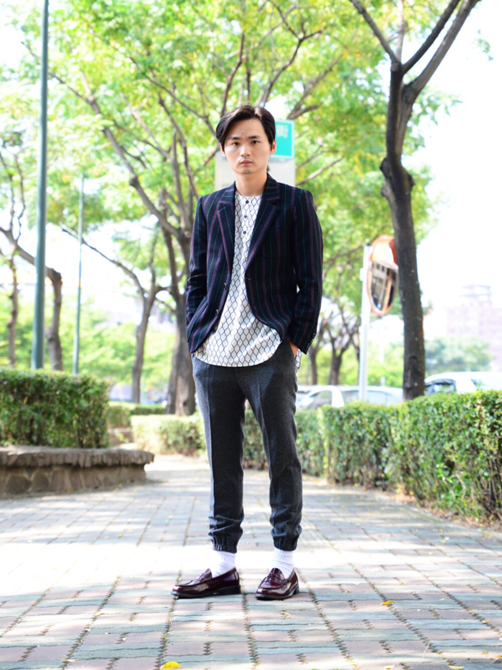 「casual、city boy、CITYBOY 、Suit、easy pants、loafer、wisdom、Taichung、 plain me」｜「plain meの學院風毛料條紋雙扣西裝外（テーラードジャケット、ブラック系）」を使った、plain-me_tcさん（メンズ・170cm）の秋コーディネートの1枚目の写真
