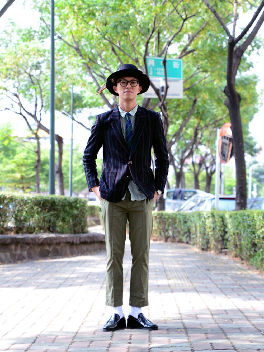 「art comes first、plain-me」｜「plain meの學院風毛料條紋雙扣西裝外（テーラードジャケット、ブラック系）」を使った、plain-me_tcさん（メンズ・175cm）の秋コーディネートの1枚目の写真