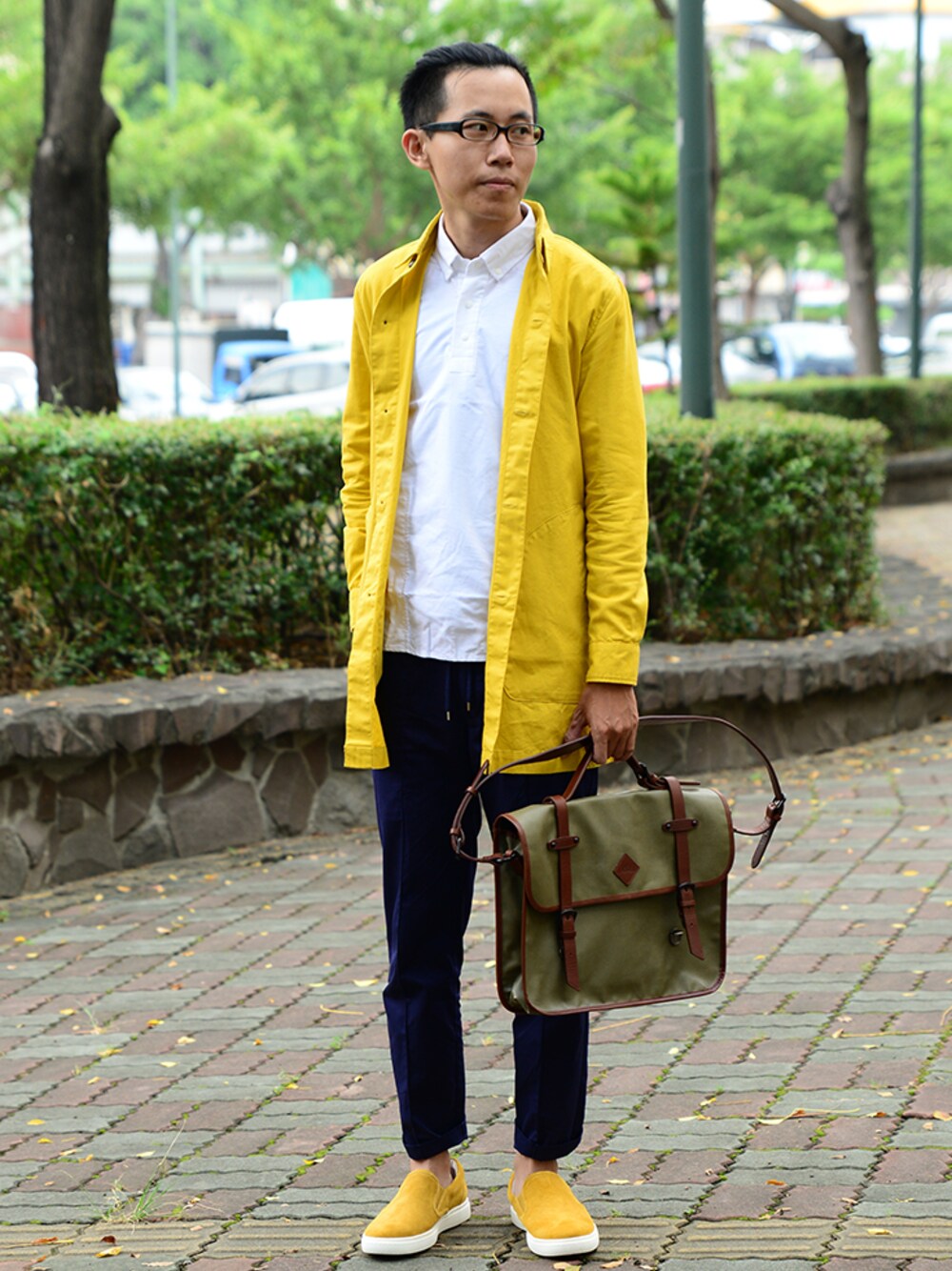 「plain meの日本製純棉織紋ShopCoat（ピーコート、イエロー系）」を使った、plain-me_tcさん（メンズ・172cm）の秋コーディネートの1枚目の写真