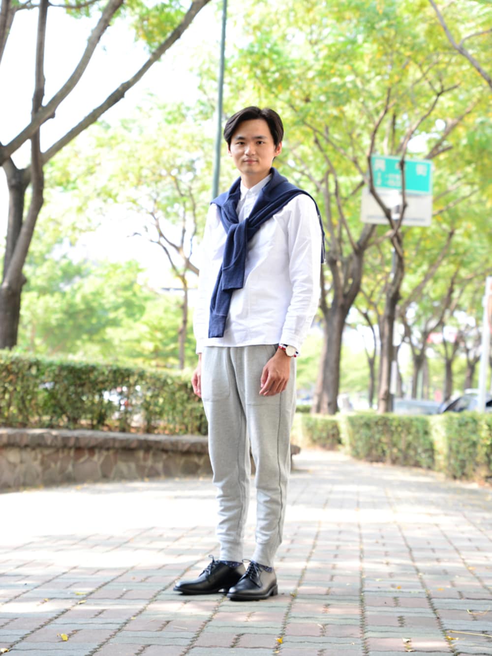 「YAECAのYAECA襯衫式上衣（その他トップス、ホワイト系）」を使った、plain-me_tcさん（メンズ・171cm）の秋コーディネートの1枚目の写真