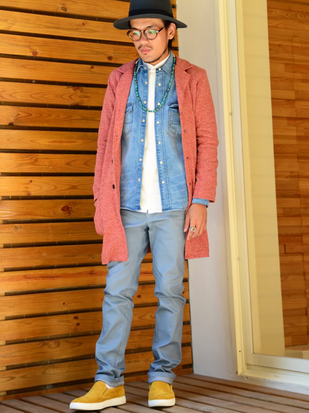 「Audienceの日本製霜降針織Shop Coat（ピーコート、レッド系）」を使った、plain-me_tcさん（メンズ・170cm）の秋コーディネートの1枚目の写真